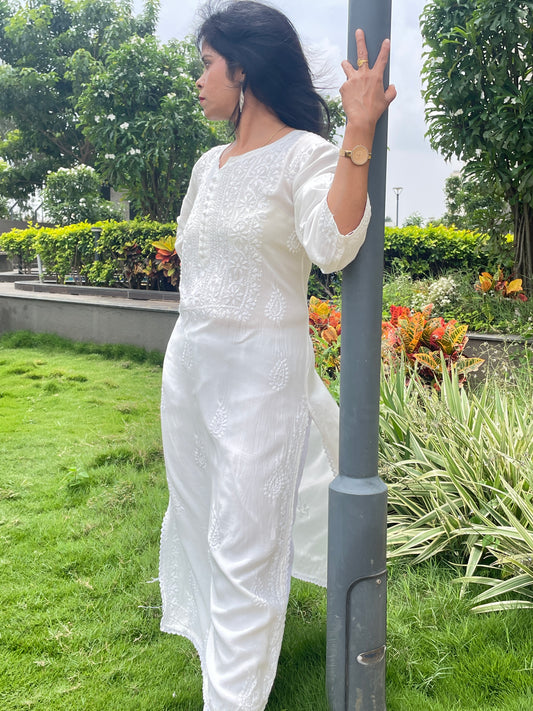 Muslin Chikankari Solid Women's Long Kurta - White