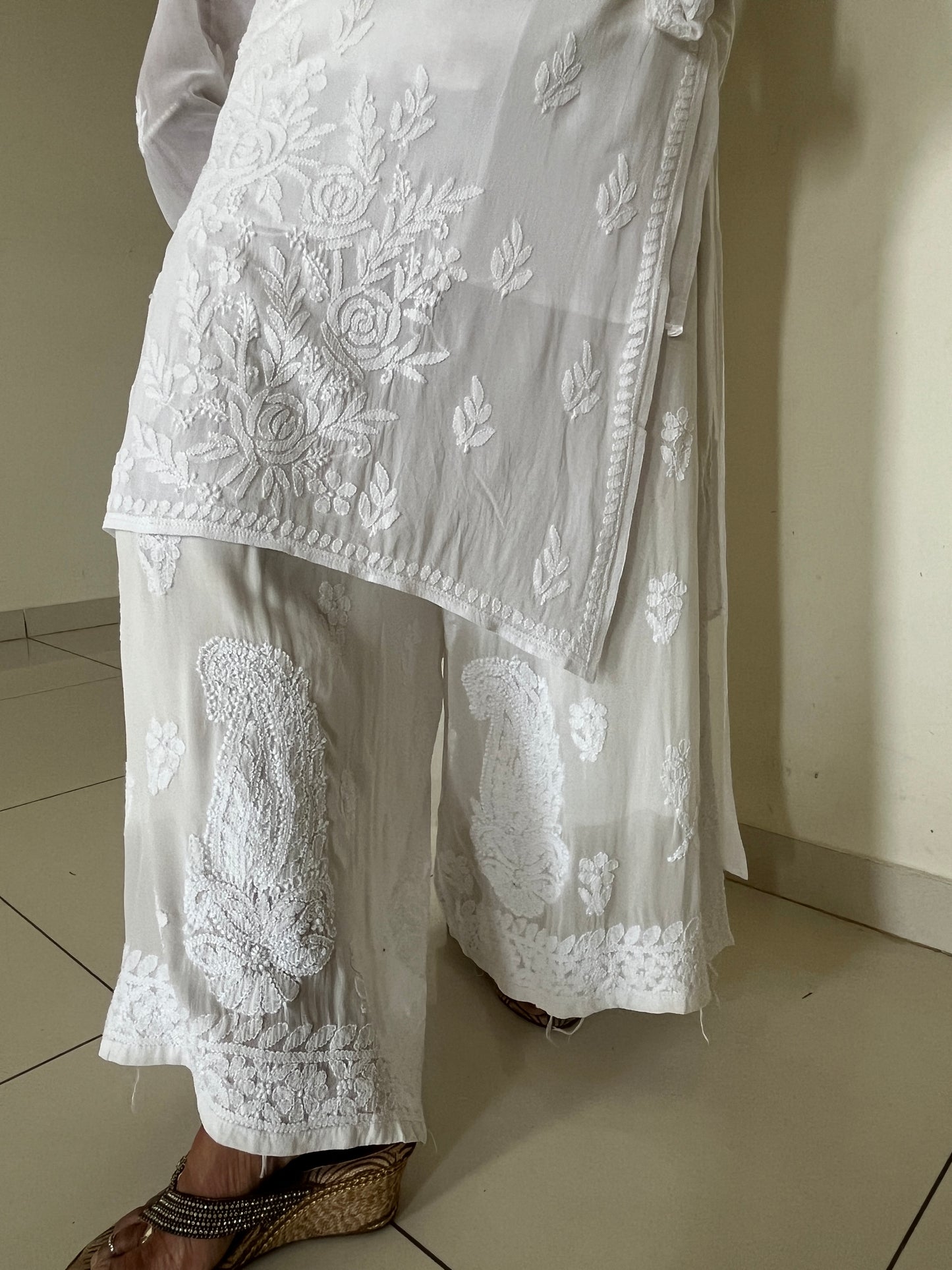 Viscose Chikankari Solid Women's Long Kurta with Inner - White